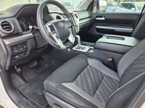 Used 2018 Toyota Tundra SR5 w/ SR5 Upgrade Package AWD/4WD image 15