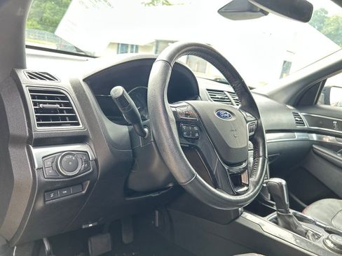 Used 2018 Ford Explorer Sport w/ Ford Safe & Smart Package AWD/4WD image 10