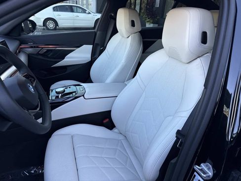 Certified 2025 BMW i5 eDrive40i w/ Premium Package image 20