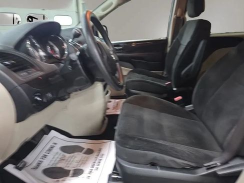 Used 2019 Dodge Grand Caravan SE w/ UConnect Hands-Free Group FWD image 9