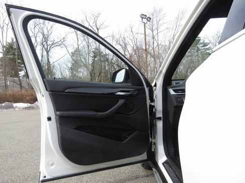 Used 2017 BMW X1 xDrive28i image 9