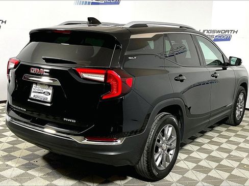 Used 2024 GMC Terrain SLT image 9