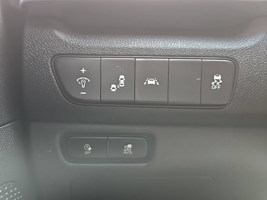 Used 2022 Kia Niro EX w/ Cold Weather Package FWD image 18