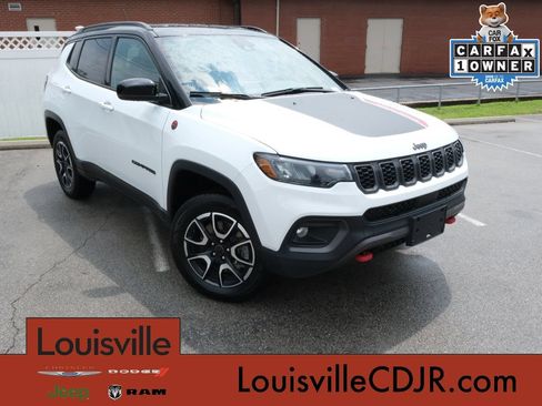 Used 2025 Jeep Compass Trailhawk AWD/4WD image 1