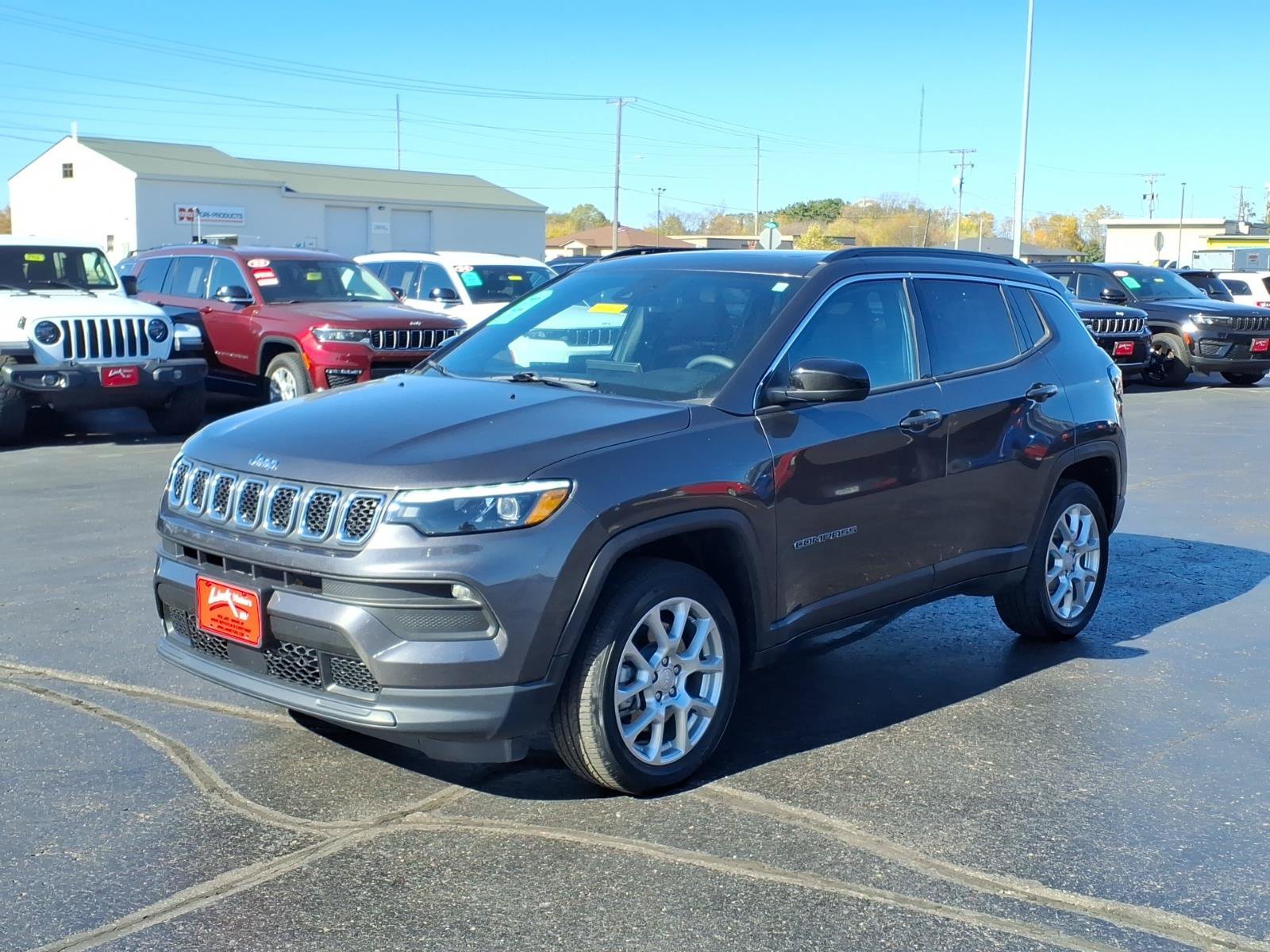 Used 2023 Jeep Compass Latitude w/ Sun and Sound Group AWD/4WD image 8