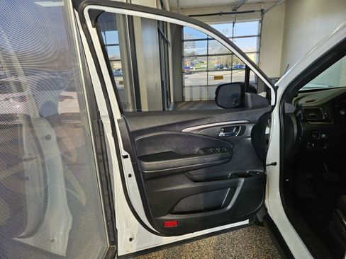 Used 2021 Honda Passport Sport image 17