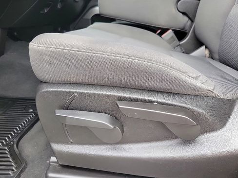 Used 2019 Chevrolet Silverado 1500 LT AWD/4WD image 12