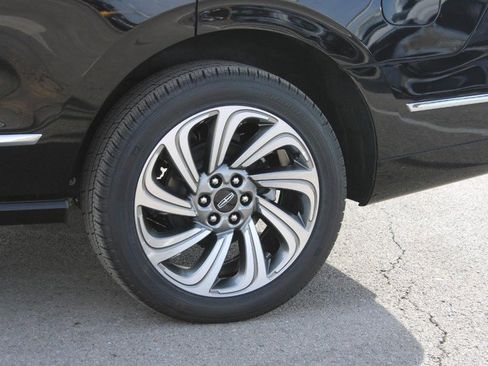 Certified 2023 Lincoln Navigator Reserve image 9