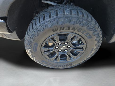 Used 2025 Chevrolet Silverado 1500 ZR2 w/ Technology Package image 12