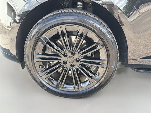 New 2026 Land Rover Range Rover Long Wheelbase SE AWD/4WD image 40