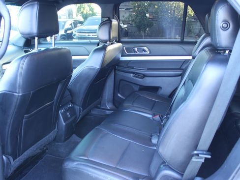 Used 2016 Ford Explorer XLT w/ Equipment Group 202A FWD image 15