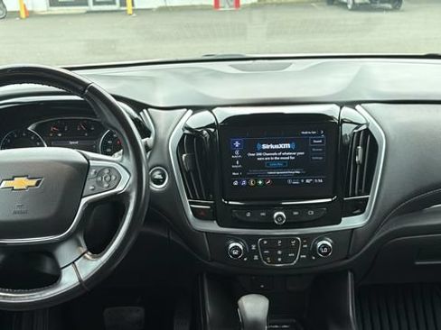 Used 2022 Chevrolet Traverse LT AWD/4WD image 24