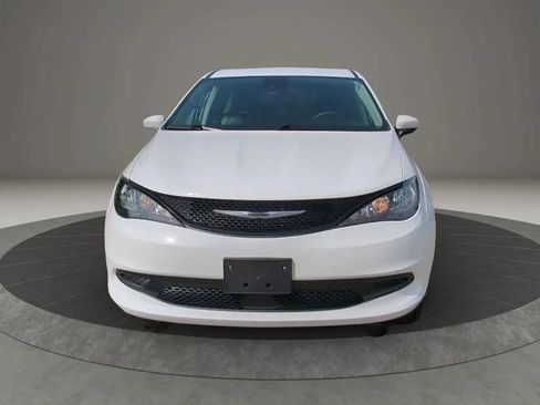 Used 2023 Chrysler Voyager LX FWD image 6