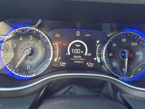 Used 2021 Chrysler Pacifica Touring-L FWD image 16