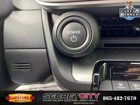 Used 2025 Toyota Prius LE FWD image 17