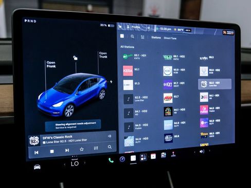 Used 2021 Tesla Model Y Long Range AWD/4WD image 31