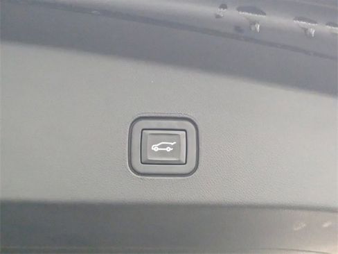 Used 2023 Cadillac Lyriq 2WD image 15