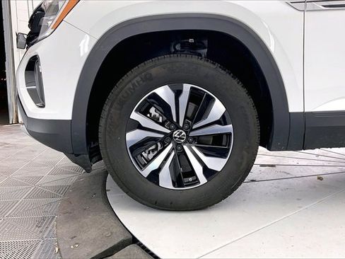 Used 2025 Volkswagen Atlas Cross Sport SE image 9