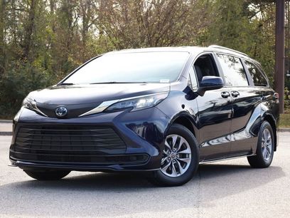 Used 2025 Toyota Sienna LE
