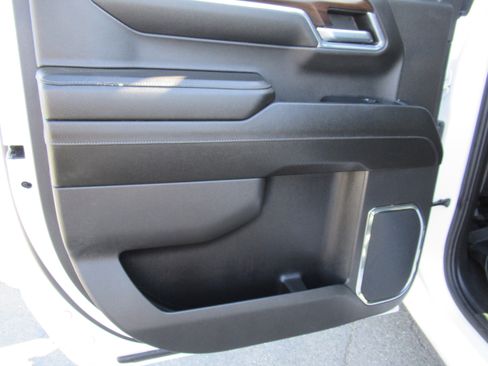 Used 2024 GMC Sierra 1500 SLT image 9