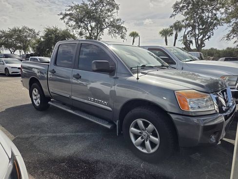Used 2014 Nissan Titan SV w/ SV Value Truck Package RWD image 2