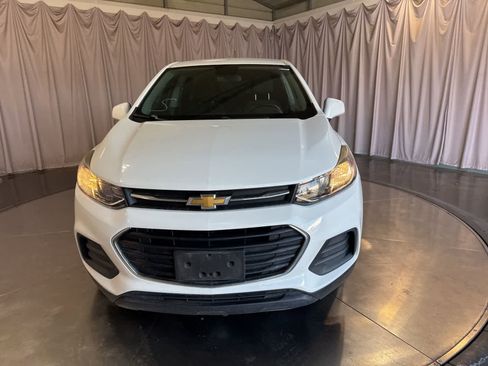 Used 2018 Chevrolet Trax LS image 2