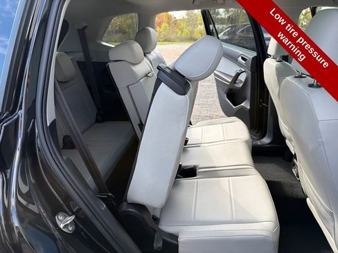 Used 2021 Volkswagen Tiguan SE image 31