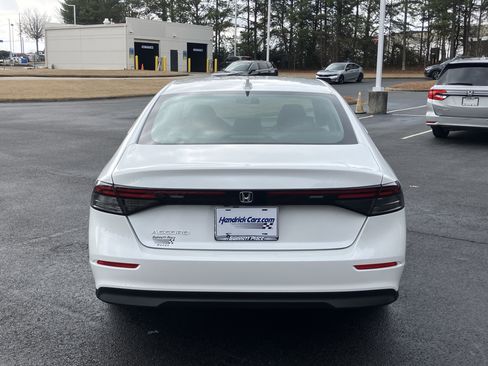 Certified 2025 Honda Accord LX image 9