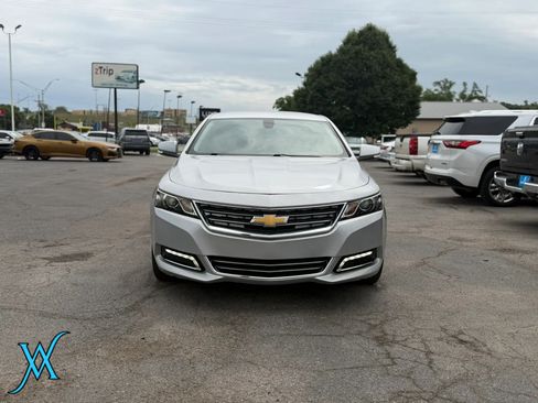 Used 2018 Chevrolet Impala LT w/ LT Convenience Package FWD image 2