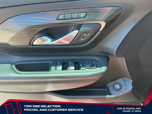 Used 2024 GMC Terrain SLT w/ Tech Package FWD image 17