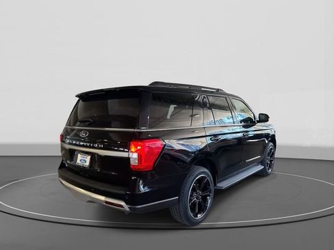 Used 2024 Ford Expedition XLT image 5