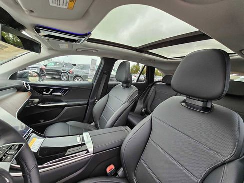 Used 2023 Mercedes-Benz GLC 300 4MATIC image 24