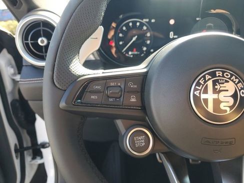 New 2025 Alfa Romeo Tonale w/ Premium Package AWD/4WD image 32