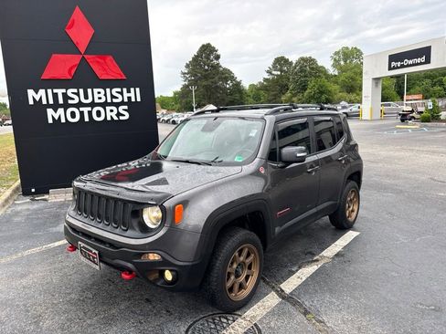 Used 2016 Jeep Renegade Trailhawk w/ Premium Trailhawk Package AWD/4WD image 7