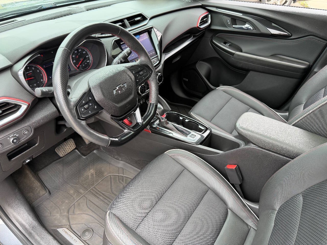 Used 2022 Chevrolet TrailBlazer RS w/ Sun and Liftgate Package FWD image 16