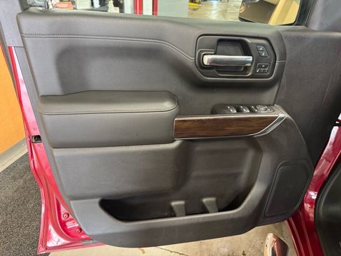 Used 2019 GMC Sierra 1500 SLT image 16