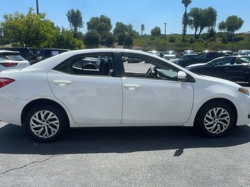 Used 2018 Toyota Corolla LE w/ Carpet Mat Package (TMS) FWD image 7