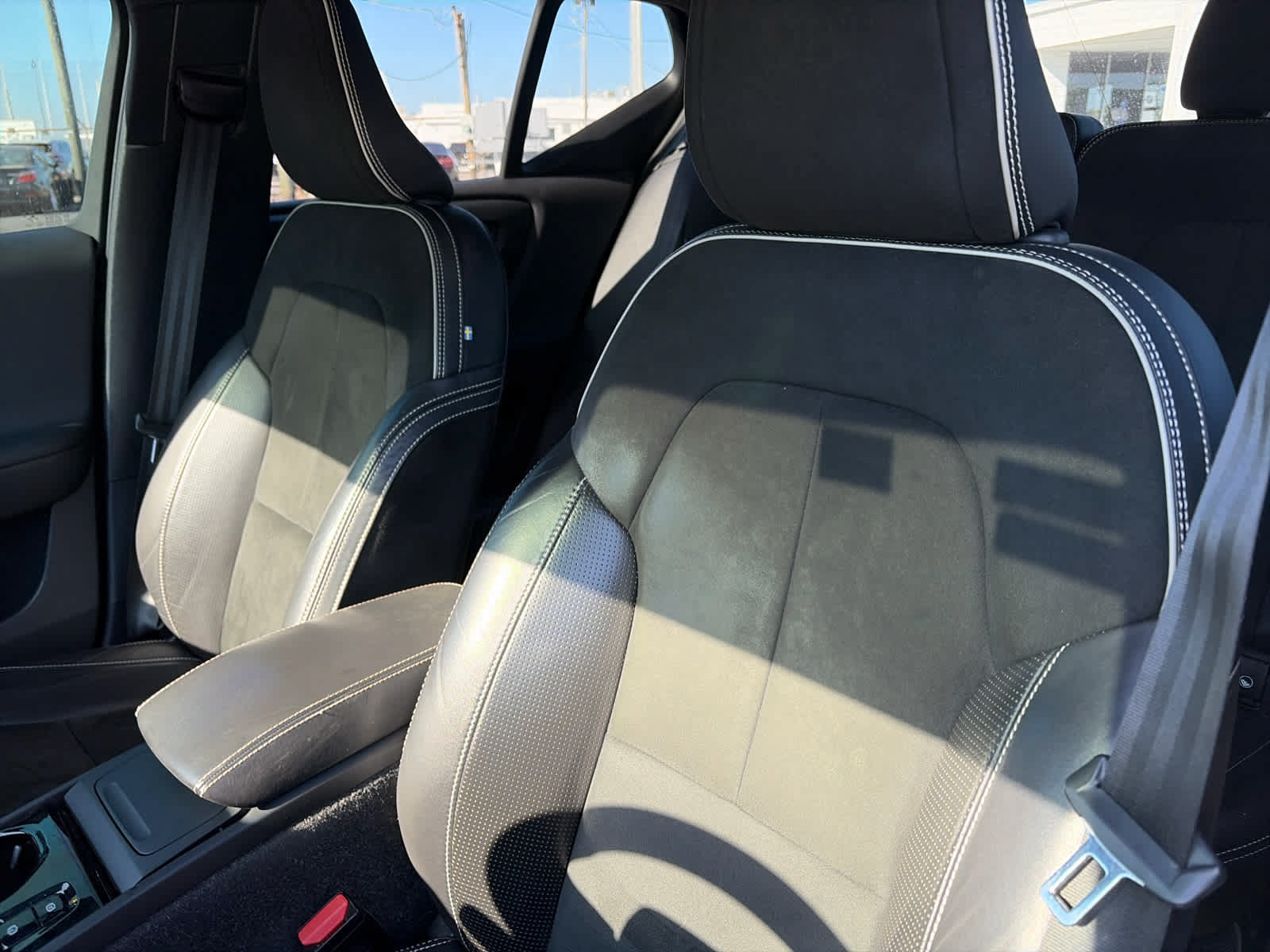 Used 2020 Volvo XC40 T5 R-Design AWD/4WD image 8