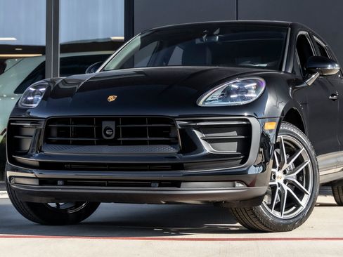 Certified 2026 Porsche Macan image 6