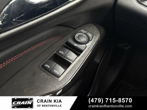 Used 2025 Chevrolet Trax RS w/ Sunroof Package FWD image 10