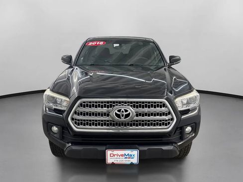 Used 2016 Toyota Tacoma TRD Off-Road w/ Towing Package AWD/4WD image 2