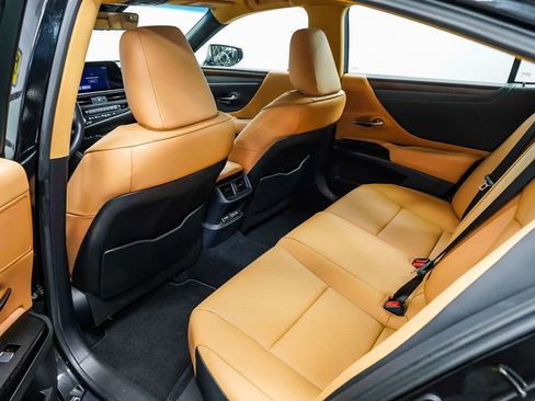 Used 2025 Lexus ES 350 w/ Premium Package FWD image 19