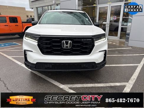 Used 2025 Honda Pilot Black Edition image 2