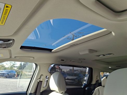 New 2026 Kia Carnival SX FWD image 15
