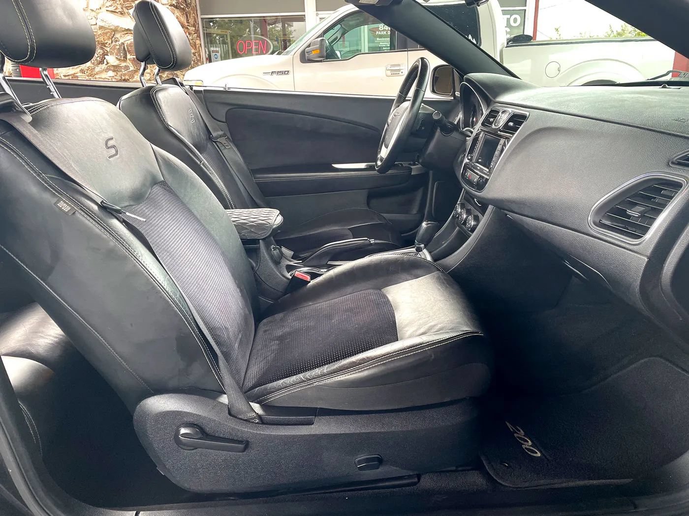 Used 2014 Chrysler 200 S FWD image 20