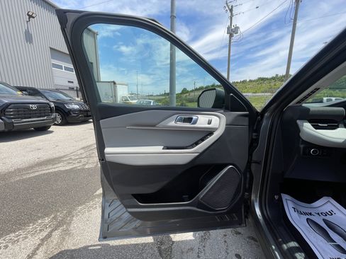 Used 2025 Ford Explorer Active w/ Active Comfort Package AWD/4WD image 30