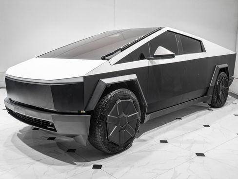 Used 2024 Tesla Cybertruck Cyberbeast AWD/4WD image 5