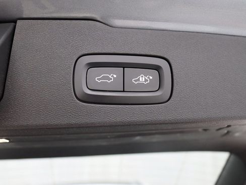 Used 2020 Volvo V60 T5 Cross Country image 38