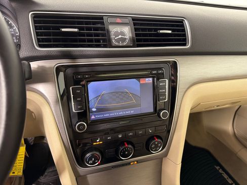 Used 2015 Volkswagen Passat TDI SE image 17