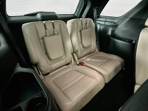 Used 2018 Ford Explorer XLT w/ Equipment Group 202A FWD image 29